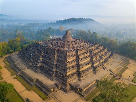 The Sailendra Dynasty’s Construction of Borobudur Temple: A Monumental Feat Reflecting Buddhist Cosmology and Political Power